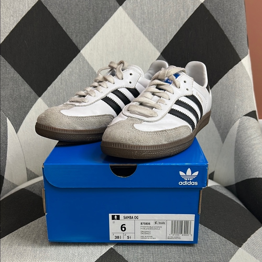 Adidas Sambas - White and Black with box